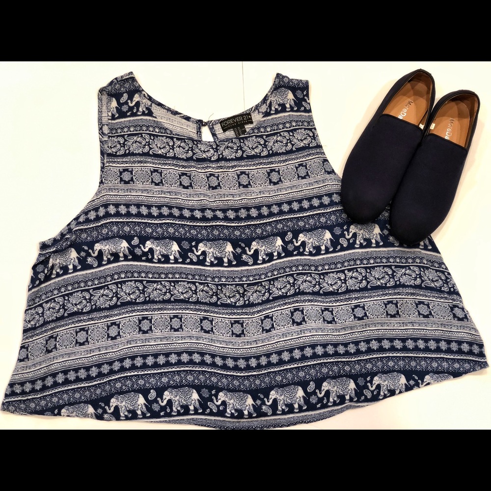 🔻SOLD🔻Plus size Elephant Crop Top